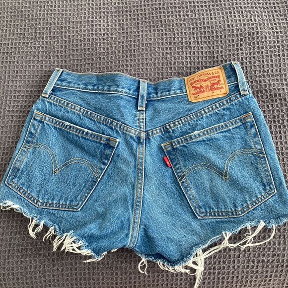 Levi’s 501 shorts size 25 - Picture 3 of 4